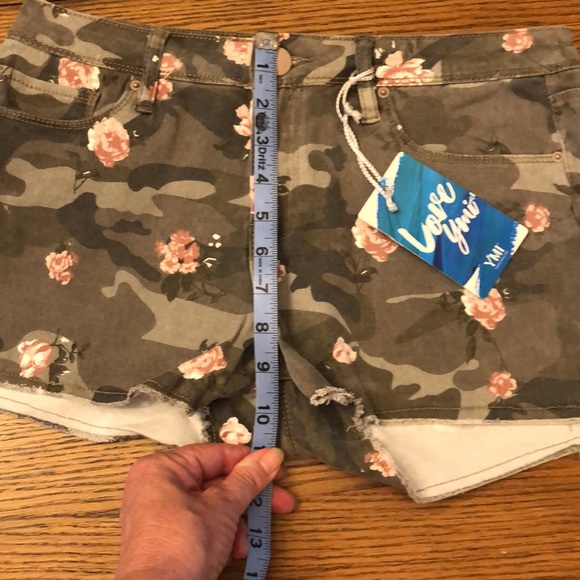 YMI Love jeans SHORTS juniors size 9 Camo floral mid rise NWT - Picture 8 of 10